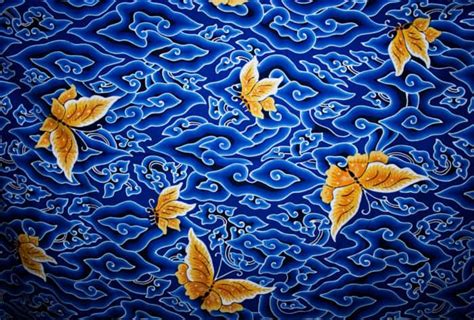 motif batik yang terkenal dari kota cirebon adalah